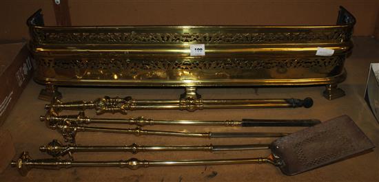 Regency pierced brass kerb, together with a set of three brasses (4)